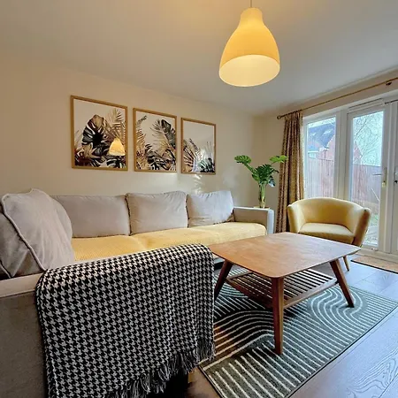 The Retreat - 4 Bedroom Townhouse *