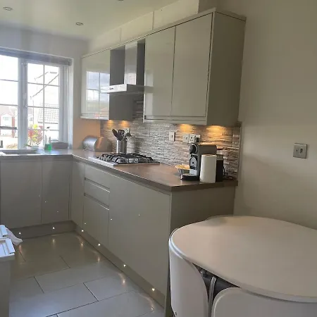 The Retreat - 4 Bedroom Townhouse בית נופש *