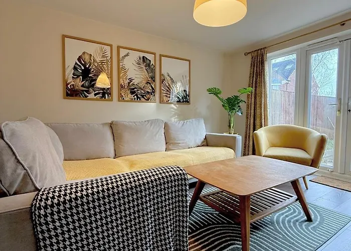 The Retreat - 4 Bedroom Townhouse *